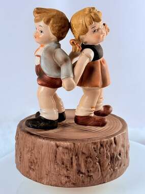 VTG FLAMBRO Children Figurine MUSIC Box Ceramic Holding Hands Tree Spinning EUC